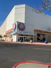 1420 Travis Blvd, Fairfield, CA à louer Photo de l’immeuble– Image 1 sur 11