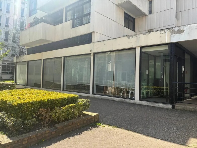 Local commercial dans Sèvres à vendre - Photo de l’immeuble – Image 3 sur 7