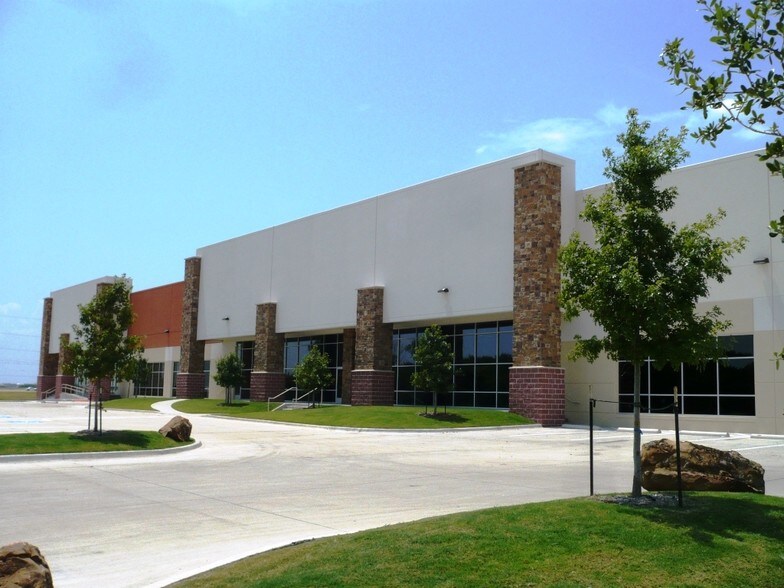 1300 E Plano Pky, Plano, TX à louer - Photo de l’immeuble – Image 3 sur 5