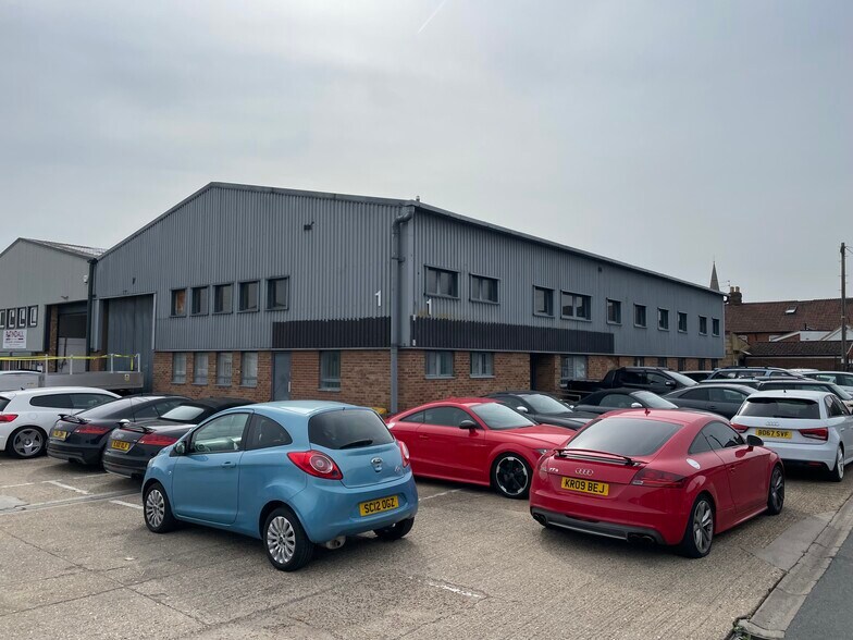 Clivemont Rd, Maidenhead à louer - Photo de l’immeuble – Image 3 sur 4