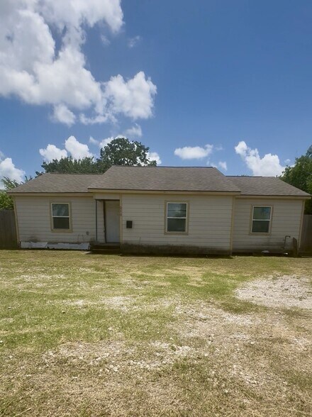 210 Vista Rd, Pasadena, TX à vendre - Photo de l’immeuble – Image 1 sur 12