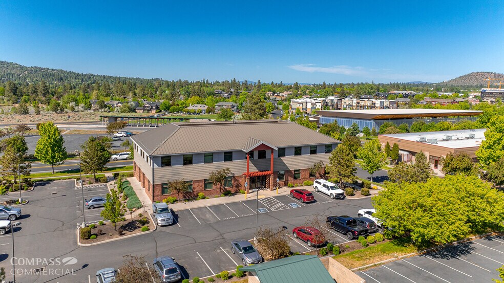 963 SW Simpson Ave, Bend, OR à louer - Photo de l’immeuble – Image 3 sur 11