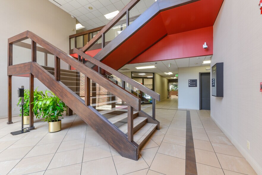 650 S Shackleford Rd, Little Rock, AR à louer - Photo de l’immeuble – Image 3 sur 15