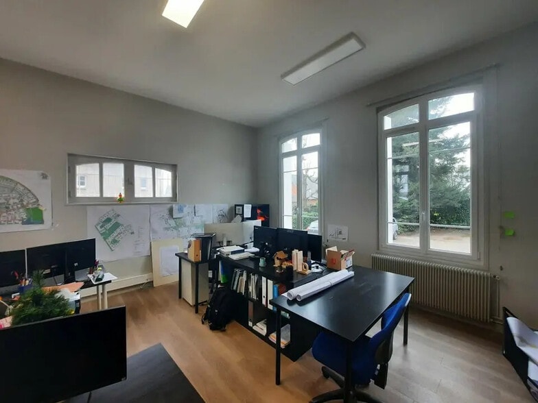 Bureau dans Bois-Guillaume à louer - Photo de l’immeuble – Image 2 sur 8