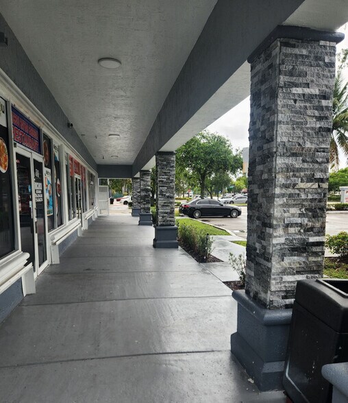 377 N State Road 7, Plantation, FL à louer - Photo de l’immeuble – Image 2 sur 4
