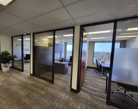 1200 W 73rd Ave, Vancouver, BC à louer Photo intérieure– Image 2 sur 9