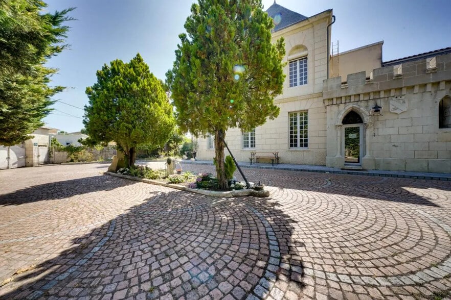 Bureau dans Talence à louer - Photo de l’immeuble – Image 1 sur 7