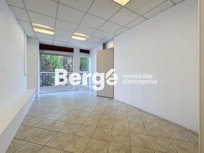 Plus de détails pour Local commercial à vendre