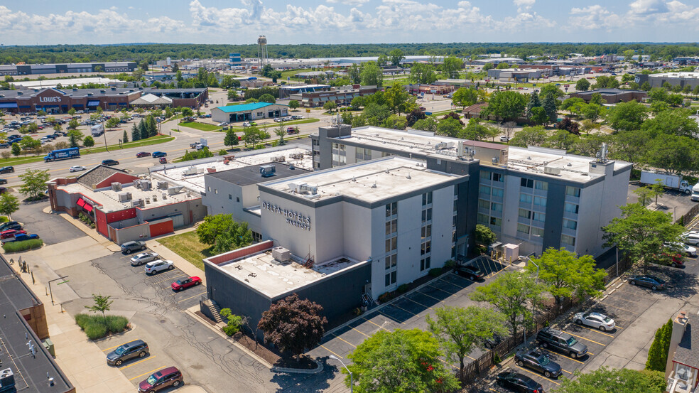3333 28th St SE, Grand Rapids, MI à louer - Photo de l’immeuble – Image 3 sur 5