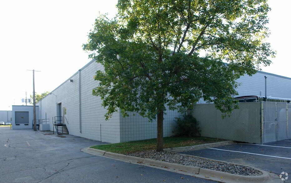 15102 Minnetonka Industrial Rd, Minnetonka, MN à louer - Photo de l’immeuble – Image 2 sur 7