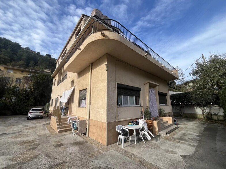 Industriel/Logistique dans Nice à vendre - Photo de l’immeuble – Image 1 sur 11