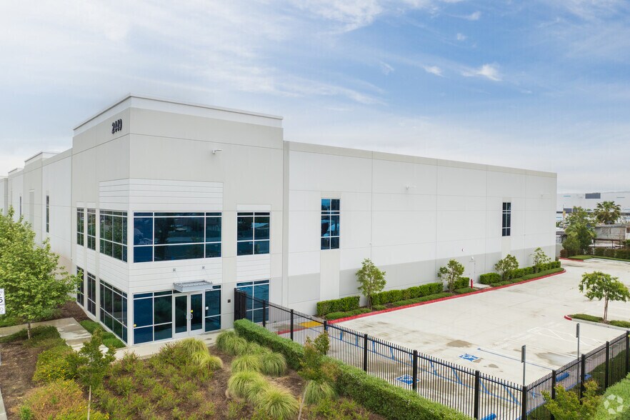 2449 E 5th St, San Bernardino, CA à louer - Photo de l’immeuble – Image 1 sur 5
