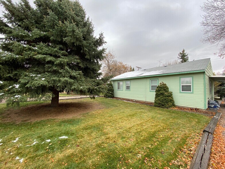 910 E 9th N, Mountain Home, ID à vendre - Photo de l’immeuble – Image 2 sur 7