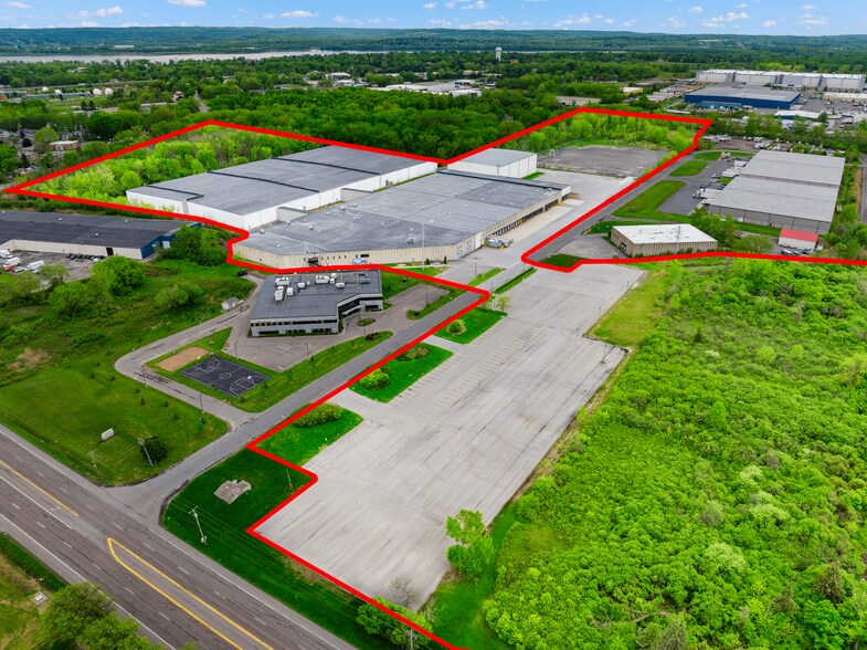 7245 Henry Clay Blvd, Liverpool, NY à vendre - Photo de l’immeuble – Image 1 sur 16