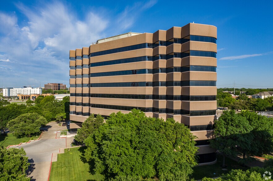2301 E Lamar Blvd, Arlington, TX à louer - Photo de l’immeuble – Image 2 sur 22