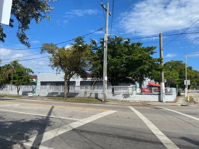 2901 NW 17th Ave, Miami, FL à vendre Photo de l’immeuble– Image 1 sur 15