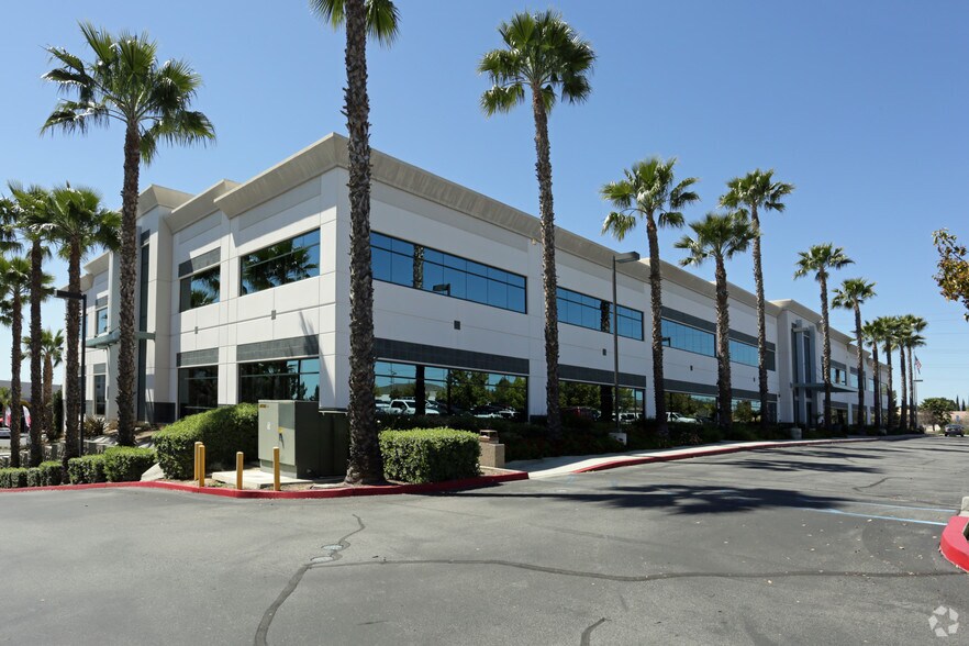 29970 Technology Dr, Murrieta, CA à louer - Photo de l’immeuble – Image 1 sur 13