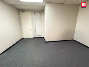 23734 Valencia Blvd, Valencia, CA à louer Photo intérieure– Image 1 sur 4