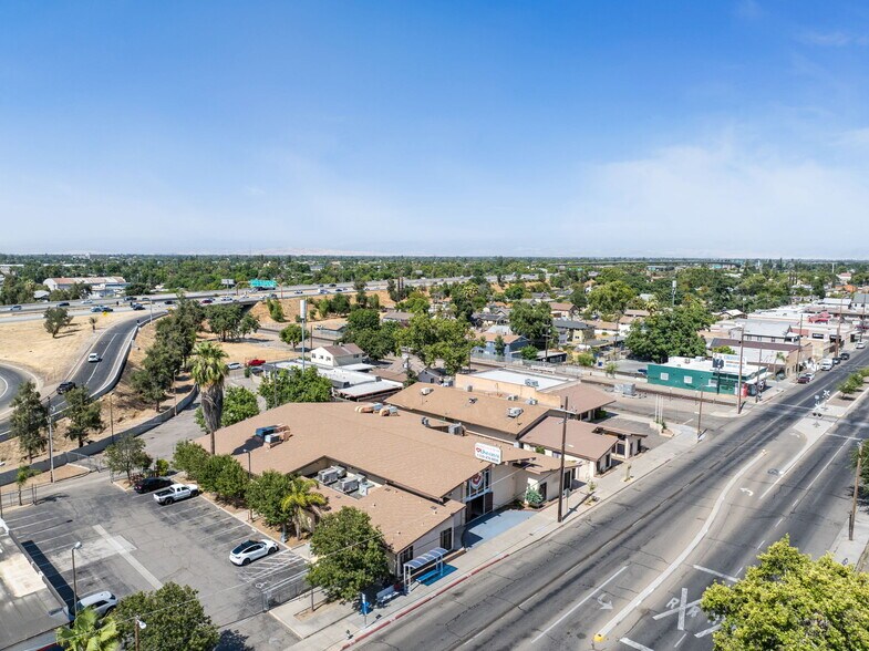 1921 E Belmont Ave, Fresno, CA à vendre - Photo de l’immeuble – Image 3 sur 44