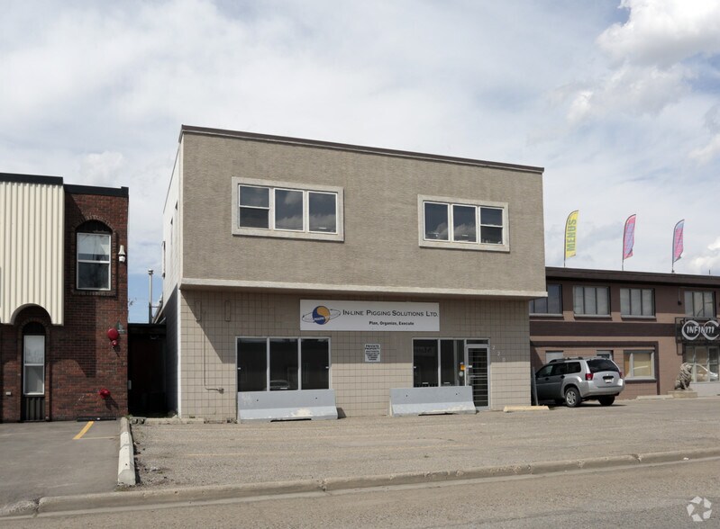 220 40th Ave NE, Calgary, AB à vendre - Photo de l’immeuble – Image 2 sur 6