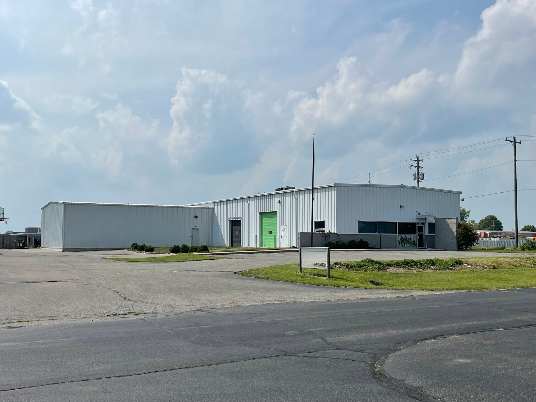 4480 Ray Boll Blvd, Columbus, IN à vendre Photo de l’immeuble– Image 1 sur 5