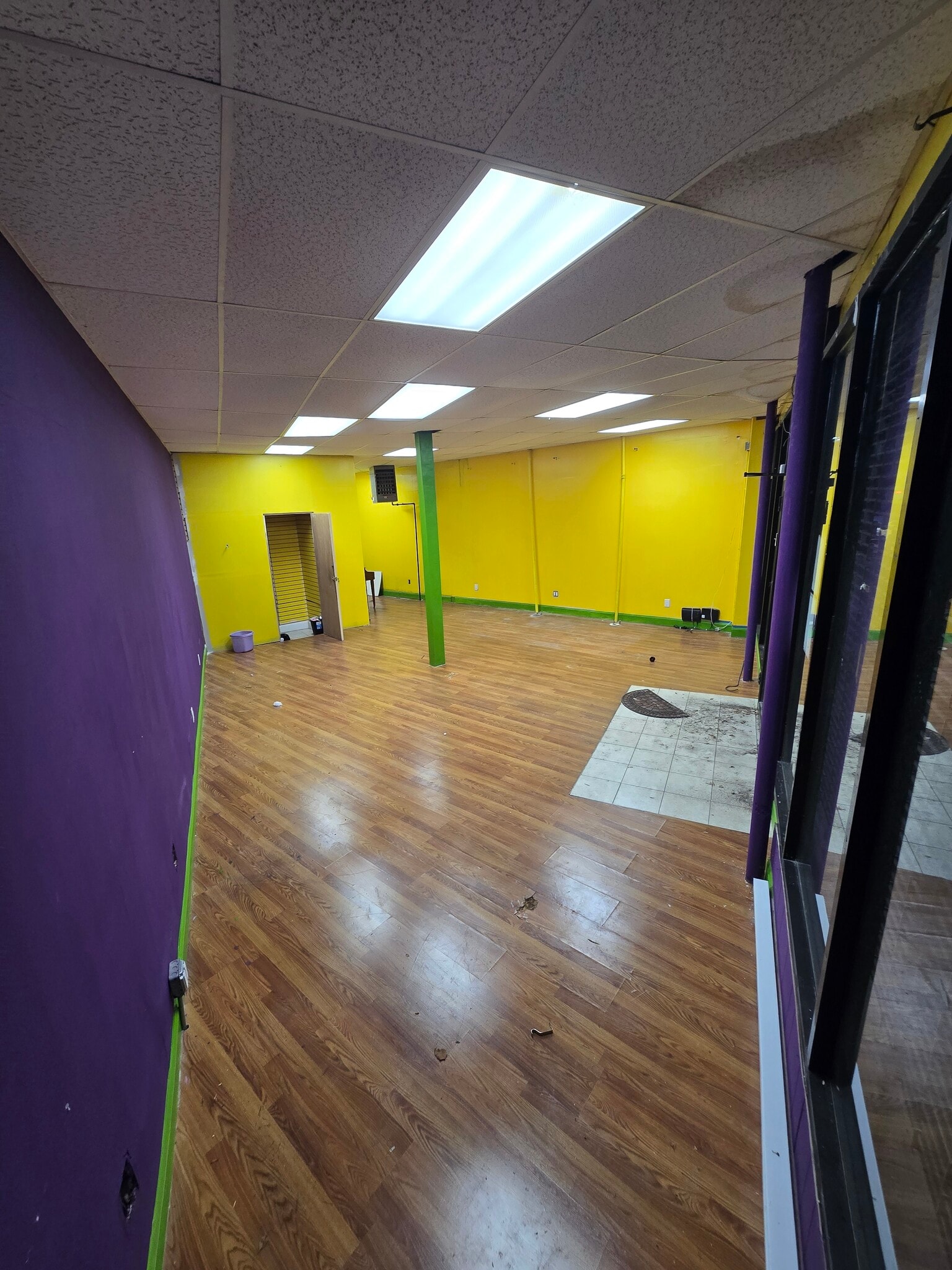 1819-1831 Mott Ave, Far Rockaway, NY à louer Photo intérieure– Image 1 sur 5