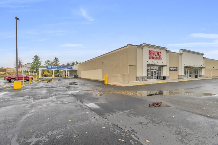 2901 E Lincoln Way, Sterling, IL à louer - Photo de l’immeuble – Image 3 sur 11