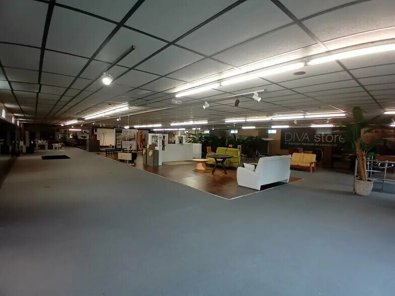 Local commercial dans Épervans à vendre - Photo intérieure – Image 2 sur 4