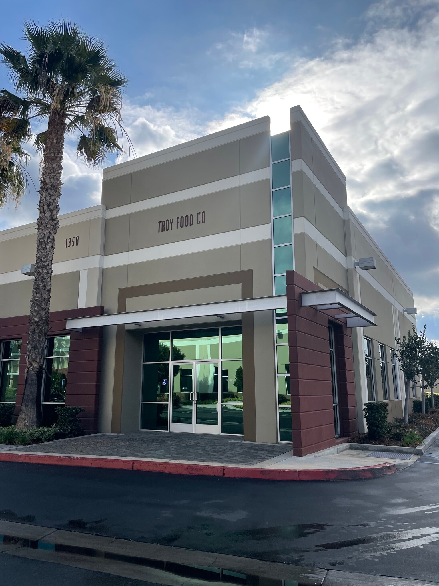 1350-1358 S Ritchey St, Santa Ana, CA à louer Photo intérieure– Image 1 sur 3