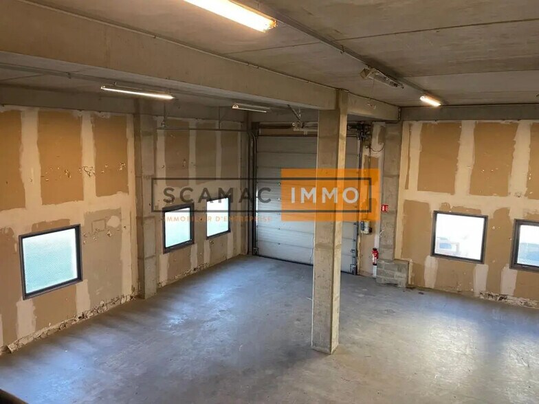 Industriel/Logistique dans Villeneuve-la-Garenne à louer - Photo de l’immeuble – Image 3 sur 30