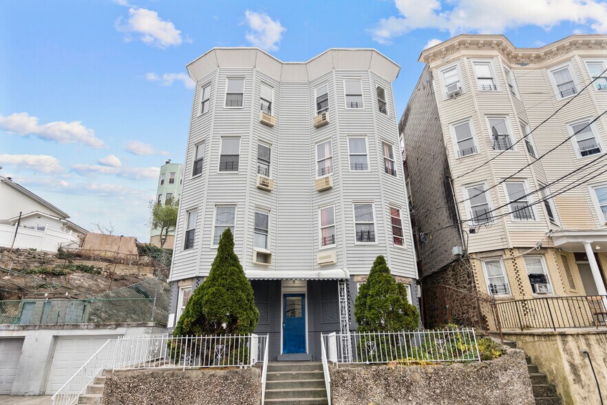 32 Van Cortlandt Ave, Yonkers, NY à vendre - Photo de l’immeuble – Image 1 sur 5