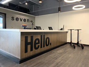 888 W Big Beaver Rd, Troy, MI à louer Hall d’entrée– Image 2 sur 17
