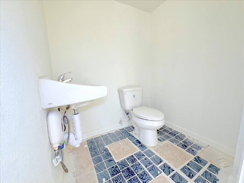 7704 Irvington Blvd, Houston, TX à vendre - Photo de l’immeuble – Image 3 sur 59