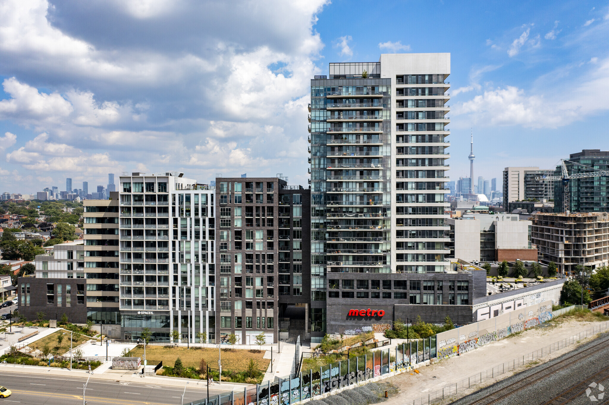 11 Peel Ave, Toronto, ON à louer Photo principale– Image 1 sur 9