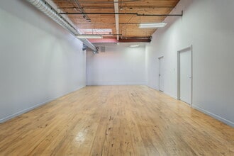 9850 Rue Saint-Urbain, Montréal, QC à louer Photo de l’immeuble– Image 2 sur 5