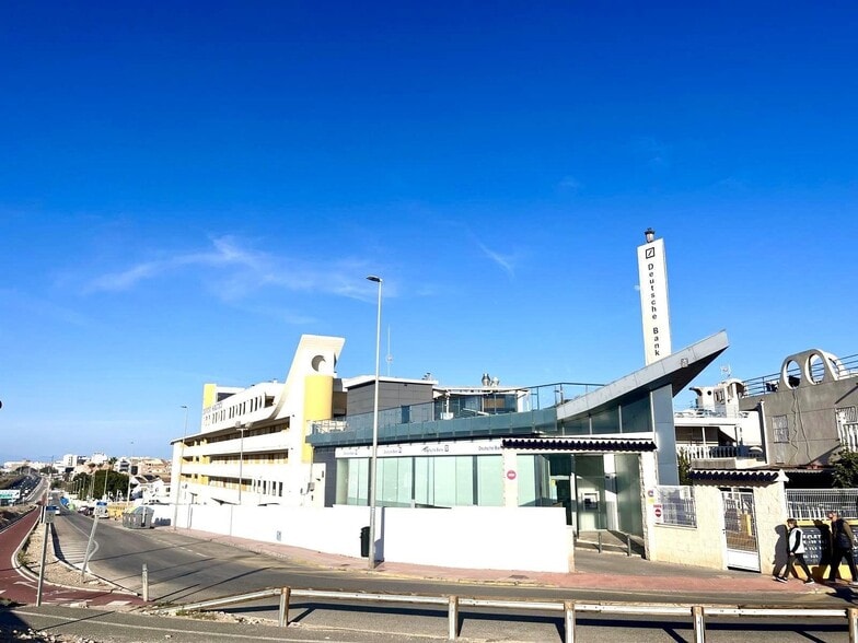Local commercial dans Torrevieja à vendre - Photo de l’immeuble – Image 1 sur 9