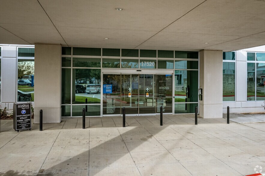 17520 W Grand Pkwy S, Sugar Land, TX à louer - Photo de l’immeuble – Image 3 sur 4