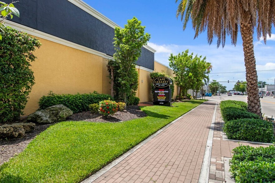 4725 Vincennes Blvd, Cape Coral, FL à vendre - Photo de l’immeuble – Image 3 sur 82