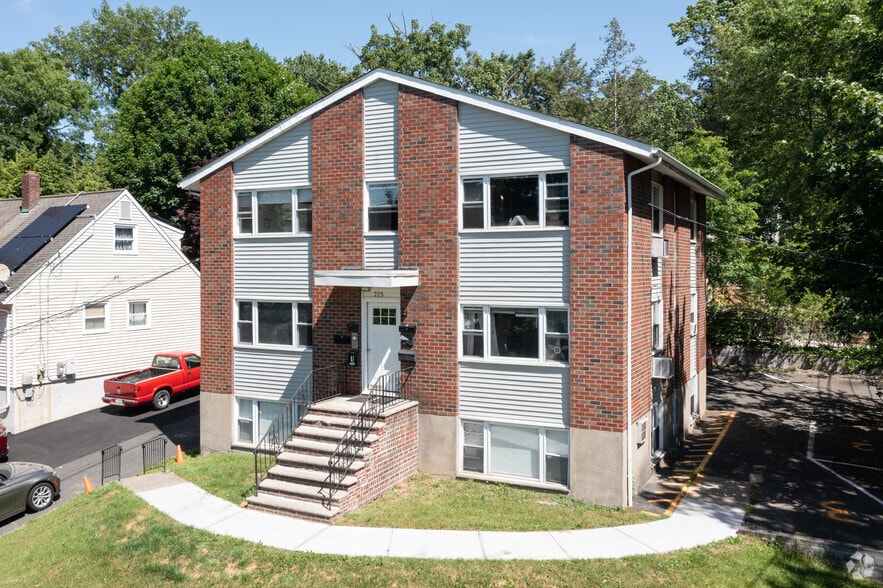 275 Grand, Leonia, NJ à vendre - Photo principale – Image 1 sur 18