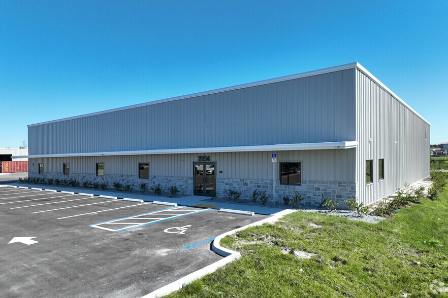 2954 Van Buren St, Fort Myers, FL à louer - Photo principale – Image 1 sur 12