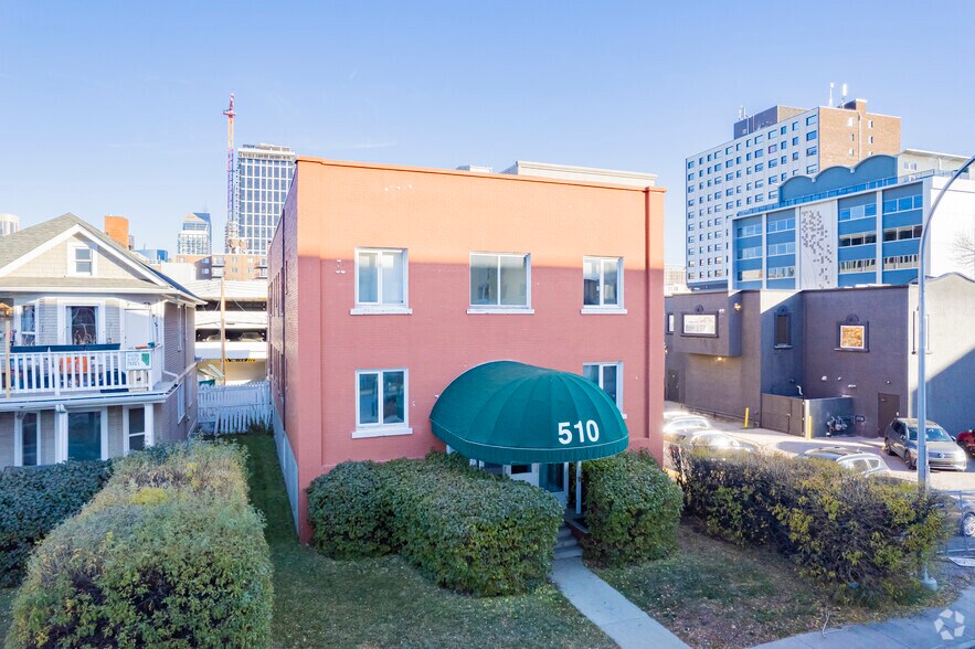 510 19th Ave SW, Calgary, AB à vendre - Photo principale – Image 2 sur 14