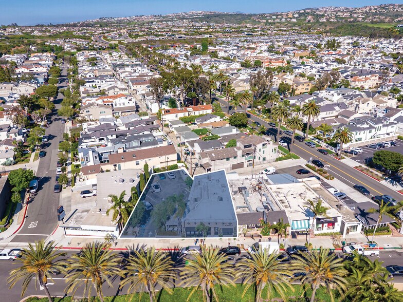 3222 E Coast Hwy, Corona del Mar, CA à louer - Photo de l’immeuble – Image 2 sur 21