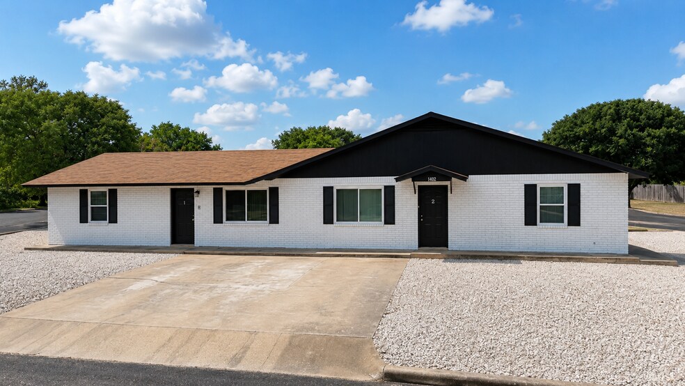 1402 N Adams St, Fredericksburg, TX à vendre - Photo de l’immeuble – Image 3 sur 6
