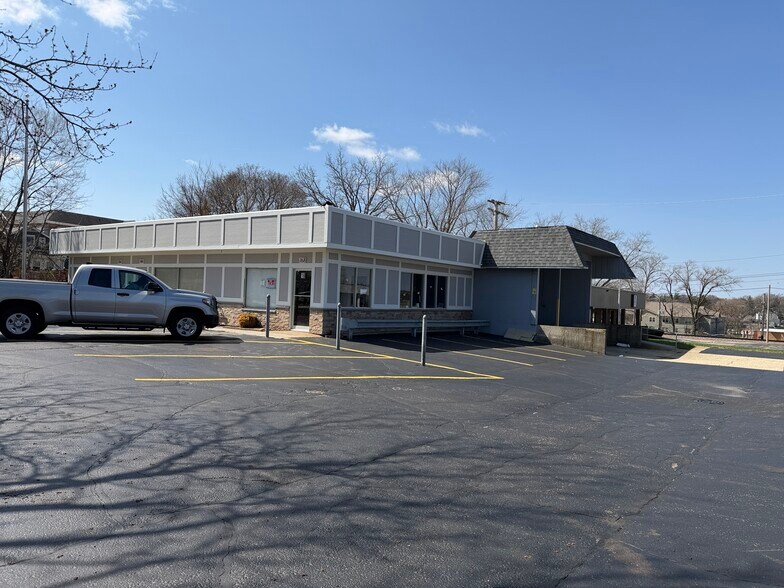 164-166 N Gilbert St, South Elgin, IL à louer - Photo de l’immeuble – Image 2 sur 9
