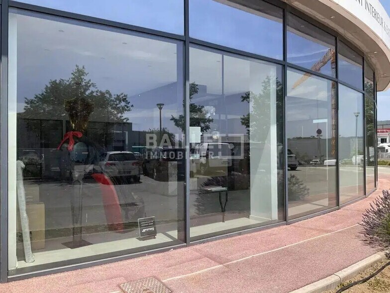 Bureau dans Fréjus à louer - Photo de l’immeuble – Image 2 sur 9