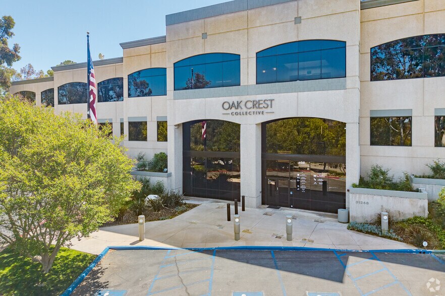 31248 Oak Crest Dr, Westlake Village, CA à louer - Photo de l’immeuble – Image 2 sur 12