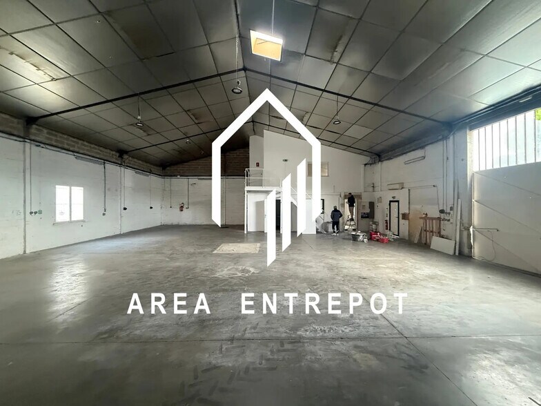 Local d’activités dans Aubagne à louer - Photo de l’immeuble – Image 3 sur 8