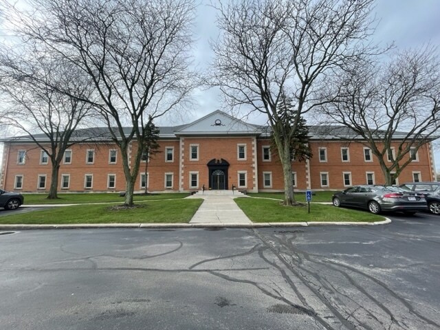 5555 Airport Hwy, Toledo, OH à louer Photo principale– Image 1 sur 19