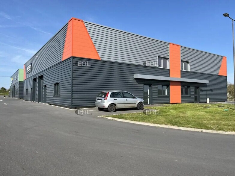 Local d’activités dans Dieudonné à louer - Photo de l’immeuble – Image 1 sur 9