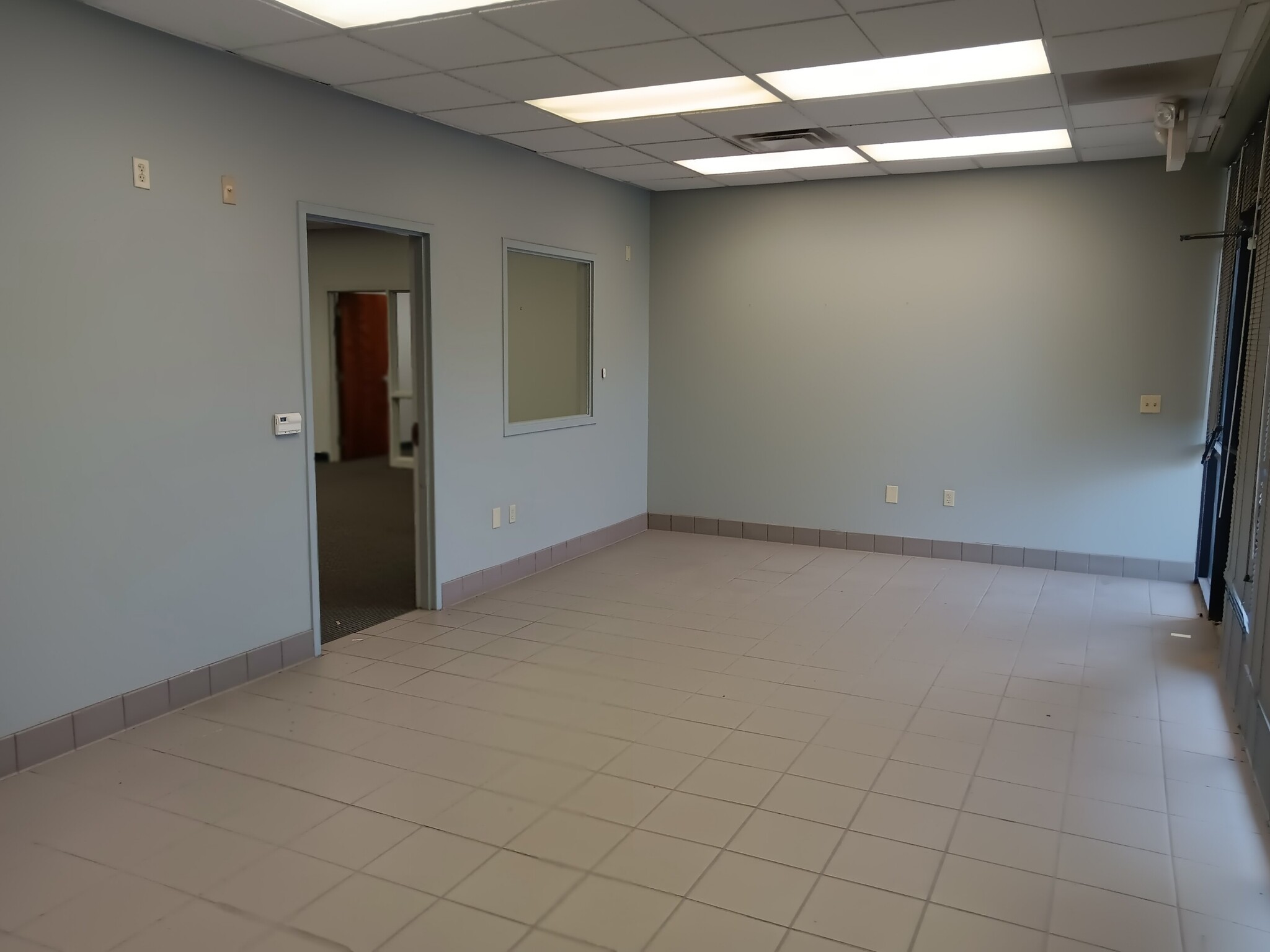 10801 Gateway Blvd W, El Paso, TX à louer Photo de l’immeuble– Image 1 sur 10
